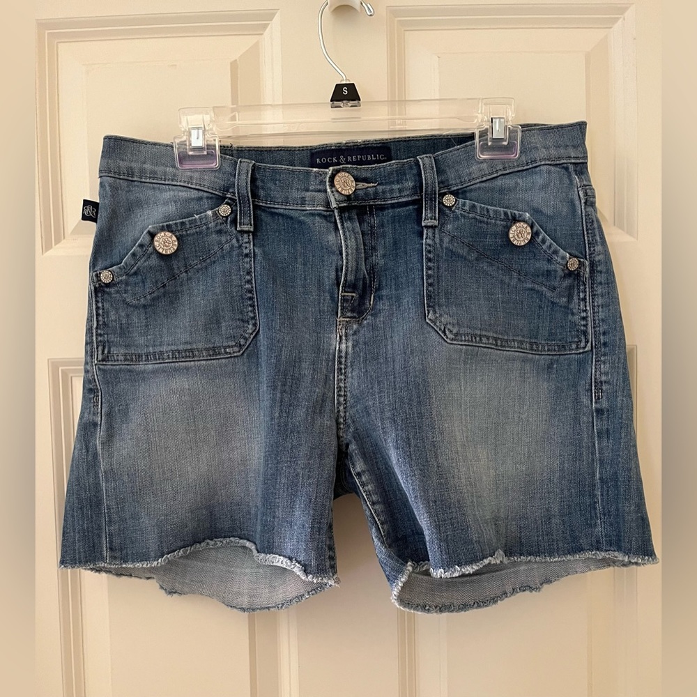Women Rock & Republic Stinger Light Blue Denim Raw Hem Shorts Silver buttons 12
